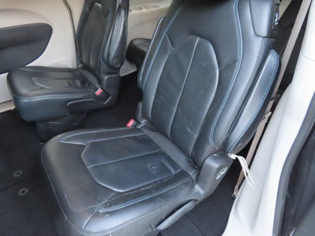 Used 2021 Chrysler Pacifica Touring-L FWD image 15