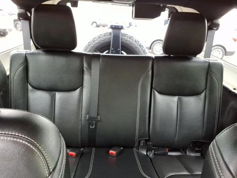 Used 2016 Jeep Wrangler Unlimited Rubicon AWD/4WD image 20