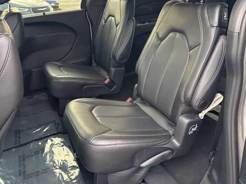 Used 2023 Chrysler Pacifica Touring-L w/ S Appearance Package image 20