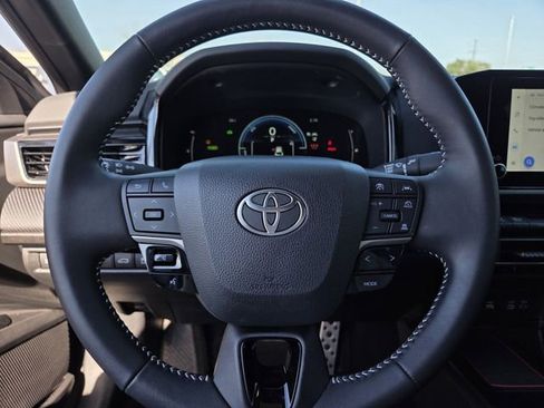 Used 2025 Toyota Camry SE w/ Convenience Package image 23