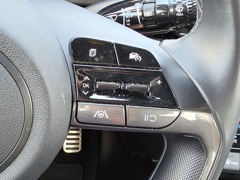 Used 2025 Hyundai Elantra Sport FWD image 17