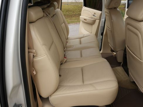 Used 2008 Cadillac Escalade EXT image 38