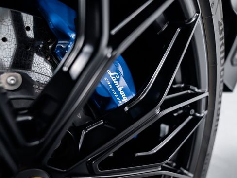 Used 2025 Lamborghini Revuelto image 22