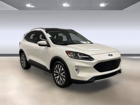 Used 2020 Ford Escape Titanium w/ Titanium Premium Package 2.0 AWD/4WD image 5