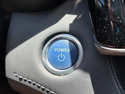 Used 2020 Toyota Highlander XLE AWD/4WD image 18