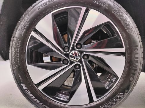 Used 2025 Volkswagen Taos SE image 23