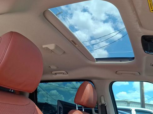 Used 2025 Kia Carnival SX Prestige FWD image 20