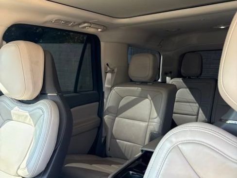 Used 2024 Lincoln Navigator Reserve AWD/4WD image 3