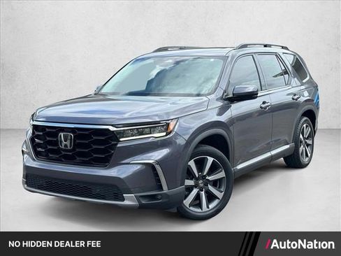 Used 2024 Honda Pilot Touring image 1