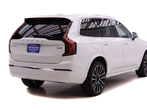 New 2026 Volvo XC90 B6 Plus w/ Protection Package Premier image 4