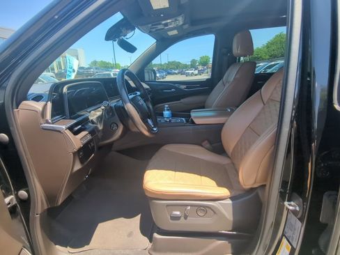 Used 2022 Cadillac Escalade Premium Luxury AWD/4WD image 9