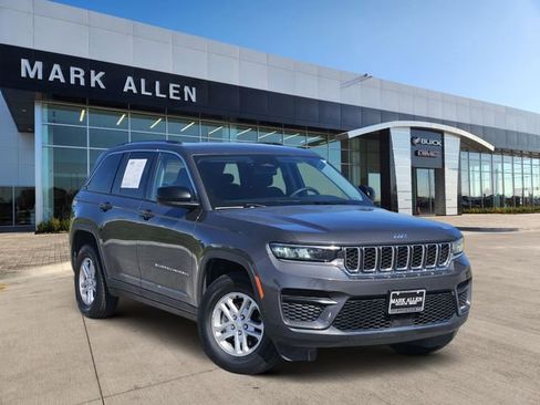 Used 2024 Jeep Grand Cherokee Laredo RWD image 1