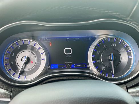 Used 2022 Chrysler 300 Touring w/ Sport Appearance Package image 12