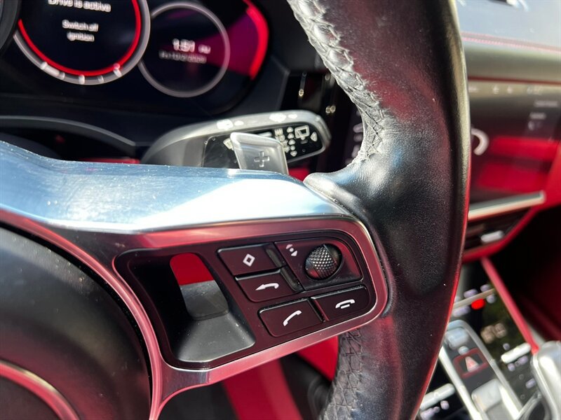 Used 2020 Porsche Cayenne AWD/4WD image 32