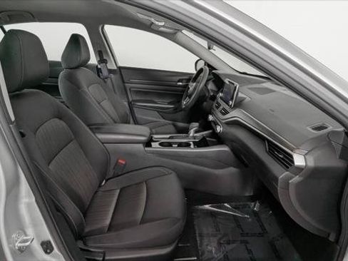 Used 2024 Nissan Altima 2.5 SV FWD image 22