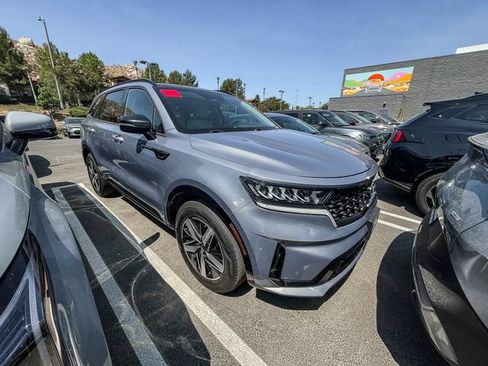 Certified 2021 Kia Sorento S w/ Panoramic Sunroof Package FWD image 2