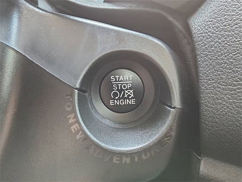 Used 2021 Jeep Renegade Sport image 16