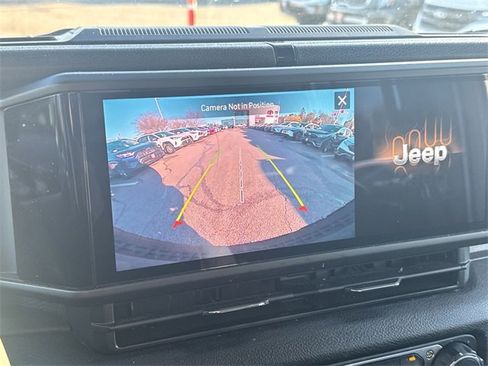 Used 2024 Jeep Wrangler Unlimited image 21