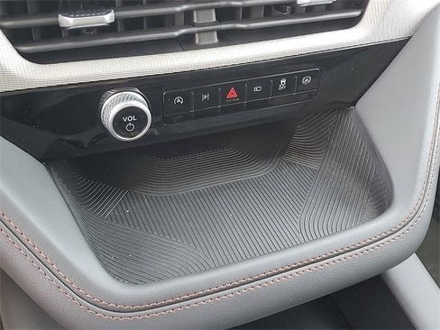 Used 2025 Ford Explorer Active w/ Active Comfort Package image 11