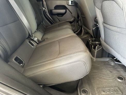 Used 2023 Jeep Gladiator Willys image 34