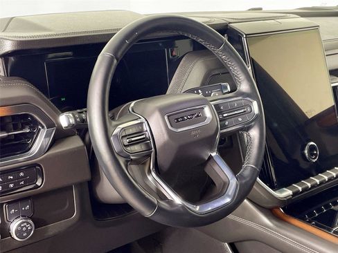 Used 2025 GMC Yukon Denali image 12