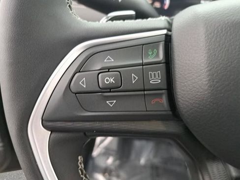 Used 2023 Jeep Grand Cherokee L Laredo image 13