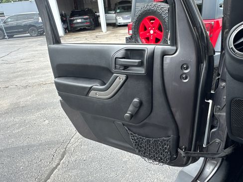 Used 2014 Jeep Wrangler Unlimited Sport w/ Connectivity Group AWD/4WD image 16