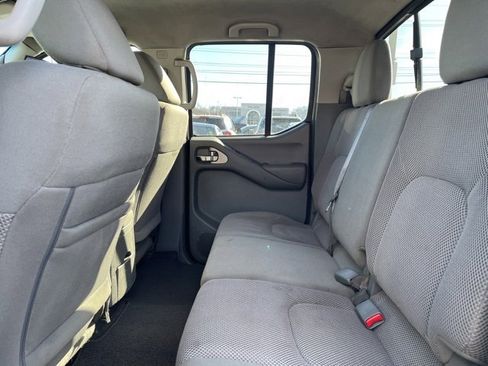 Used 2019 Nissan Frontier SV image 11