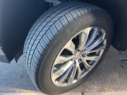 Used 2022 GMC Yukon XL Denali w/ Denali Ultimate Package image 34