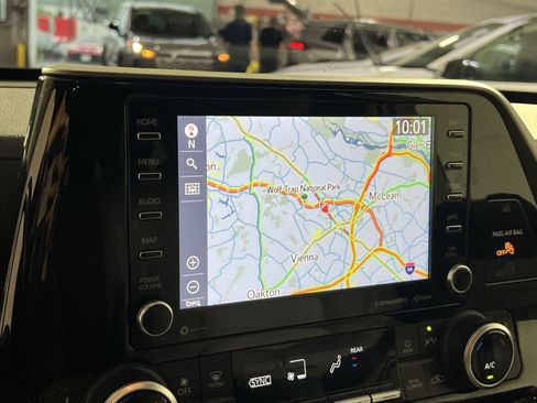 Used 2021 Toyota Highlander XLE AWD/4WD image 21