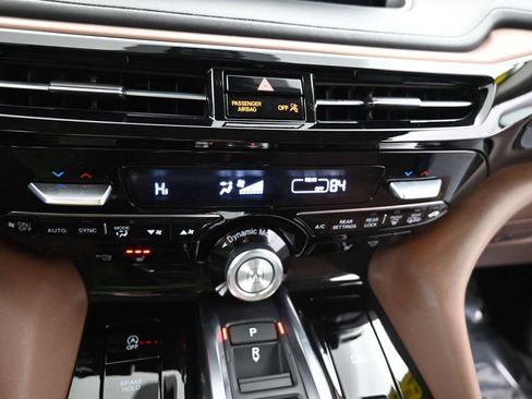 Used 2024 Acura MDX SH-AWD w/ Technology Package image 18