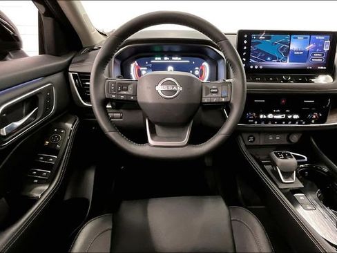 Used 2025 Nissan Rogue Platinum w/ Platinum Premium Package image 6