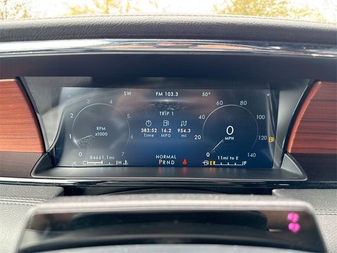 Used 2023 Lincoln Navigator Reserve image 11