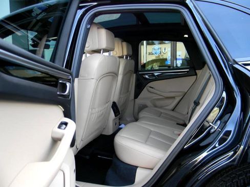 Used 2021 Porsche Macan image 13