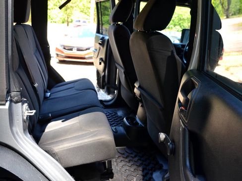 Used 2017 Jeep Wrangler Unlimited Sport w/ Connectivity Group AWD/4WD image 16