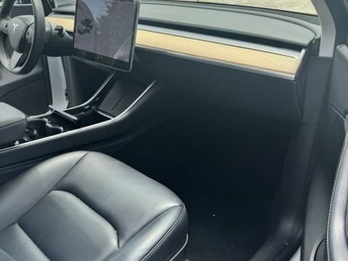 Used 2021 Tesla Model Y Long Range AWD/4WD image 16
