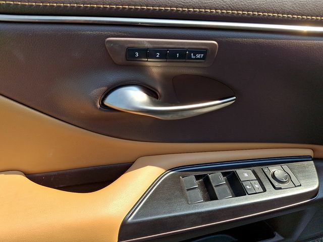 Used 2019 Lexus ES 350 w/ Premium Package FWD image 13