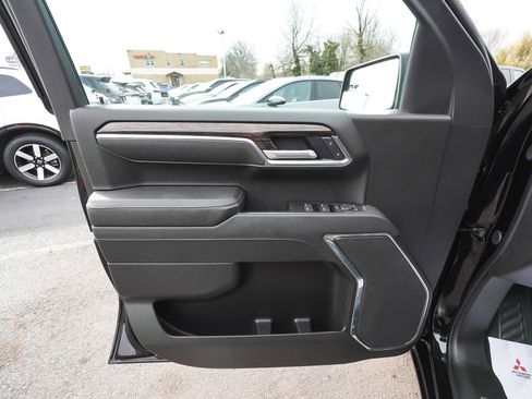 Used 2025 GMC Sierra 1500 Elevation image 9