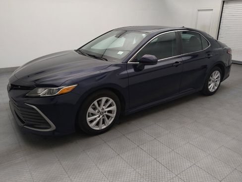 Used 2022 Toyota Camry LE image 2
