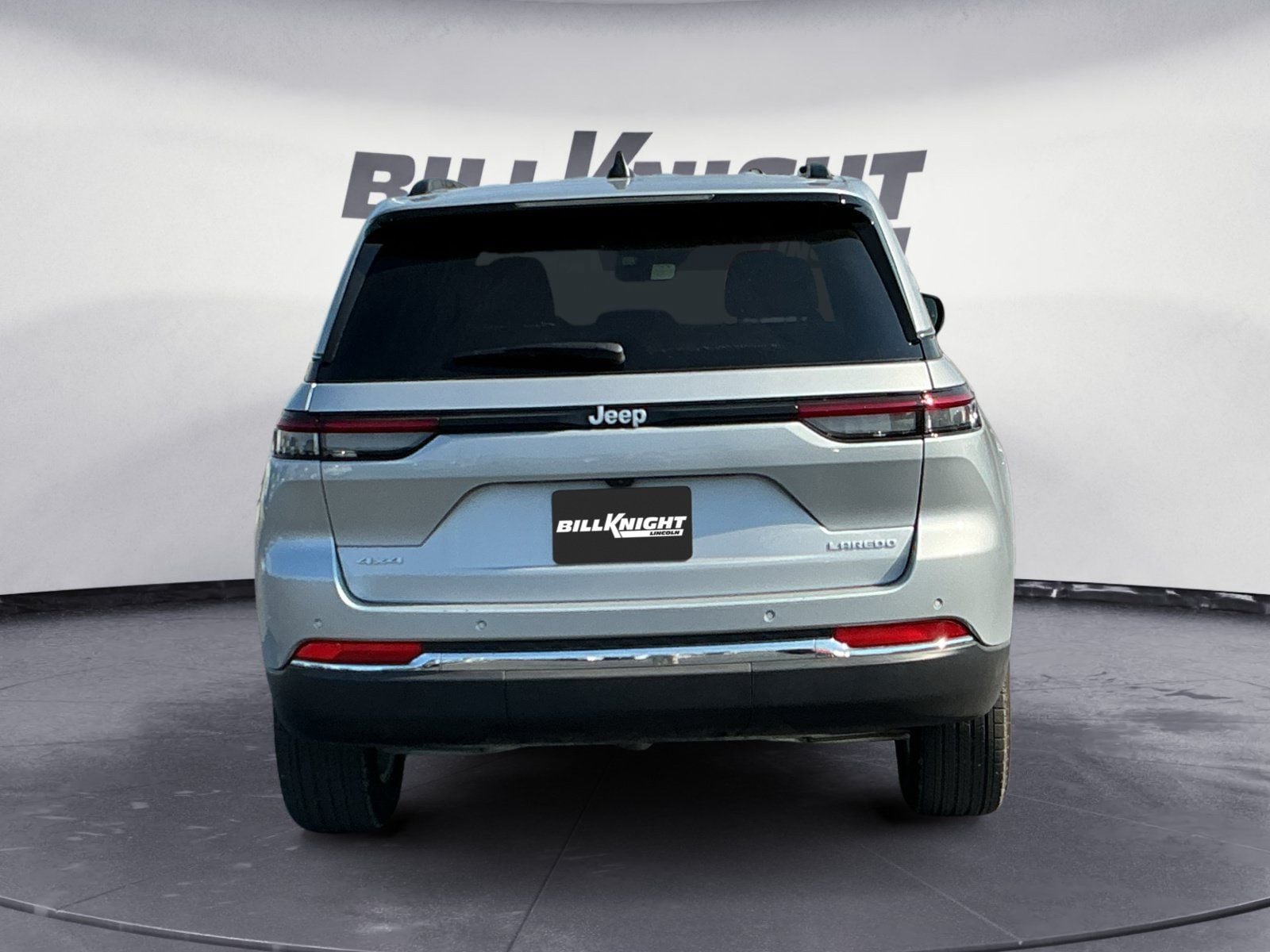 Used 2025 Jeep Grand Cherokee Laredo X w/ Luxury Tech Group I AWD/4WD image 5