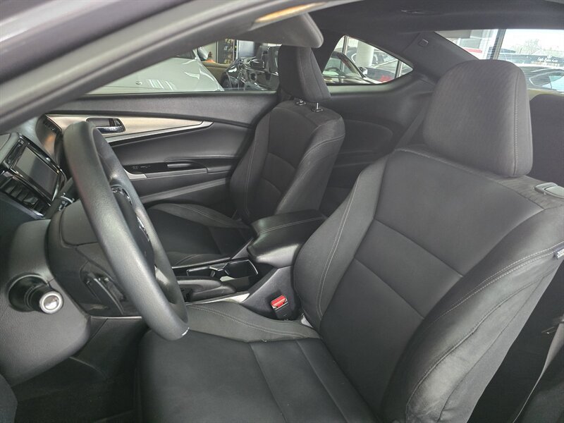 Used 2017 Honda Accord EX image 9