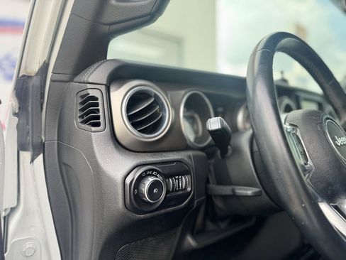 Used 2018 Jeep Wrangler Unlimited Rubicon AWD/4WD image 42