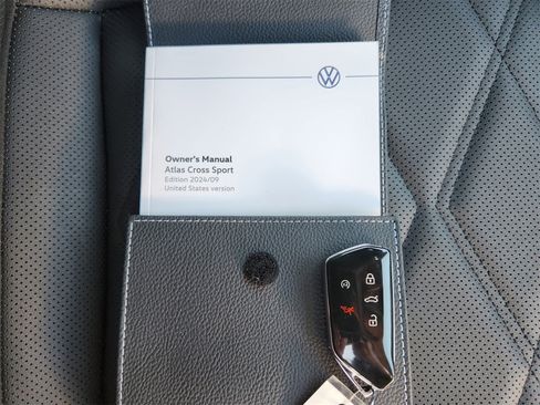 Used 2025 Volkswagen Atlas Cross Sport SE image 43