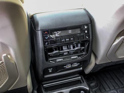 Used 2022 Jeep Grand Cherokee L Limited AWD/4WD image 27