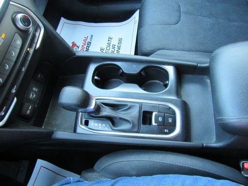 Used 2020 Hyundai Santa Fe SE image 19