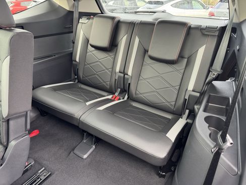 Used 2025 Volkswagen Atlas Peak Edition SE image 36