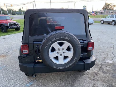 Used 2018 Jeep Wrangler Unlimited Sport S AWD/4WD image 8