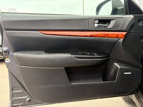 Used 2011 Subaru Outback 2.5i Limited image 15