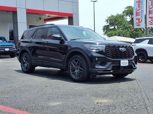 Certified 2025 Ford Explorer ST-Line w/ ST-Line Street Pack AWD/4WD image 4
