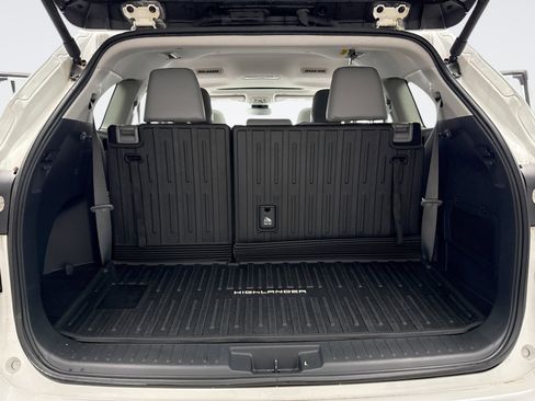 Used 2024 Toyota Highlander XLE AWD/4WD image 24